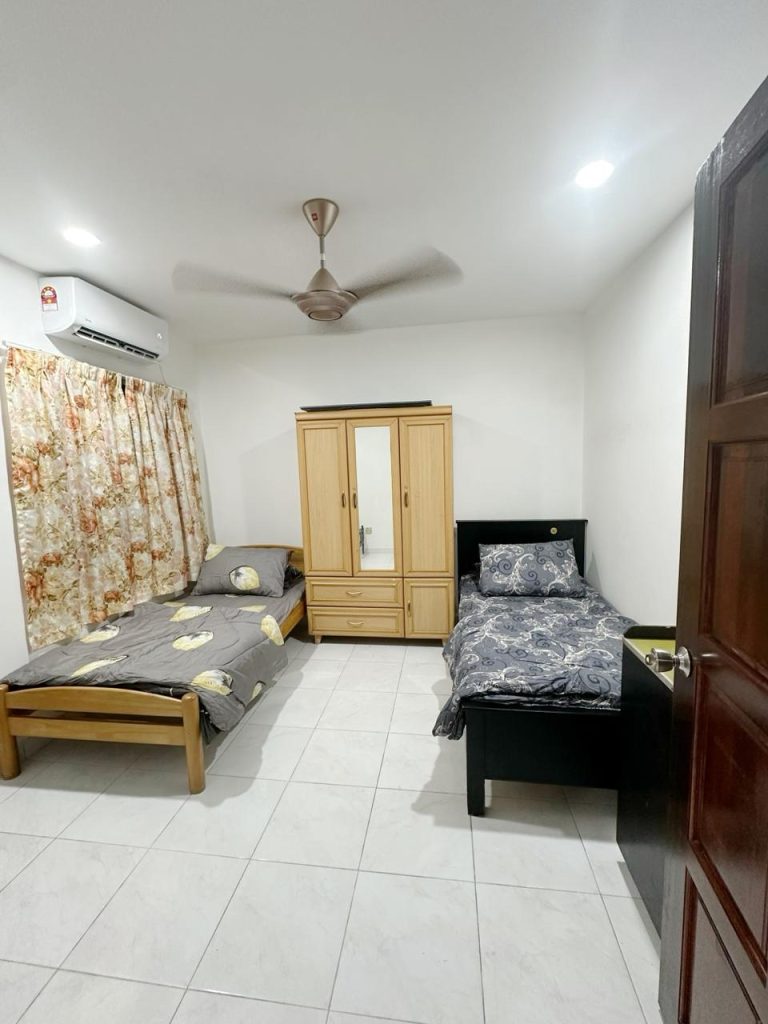 Homestay in Serdang, Seri Kembangan. Close to UPM, MAEPS, MARDI, Hospital Serdang, UNITEN, and IOI CITY MALL, all within a 10-minute drive