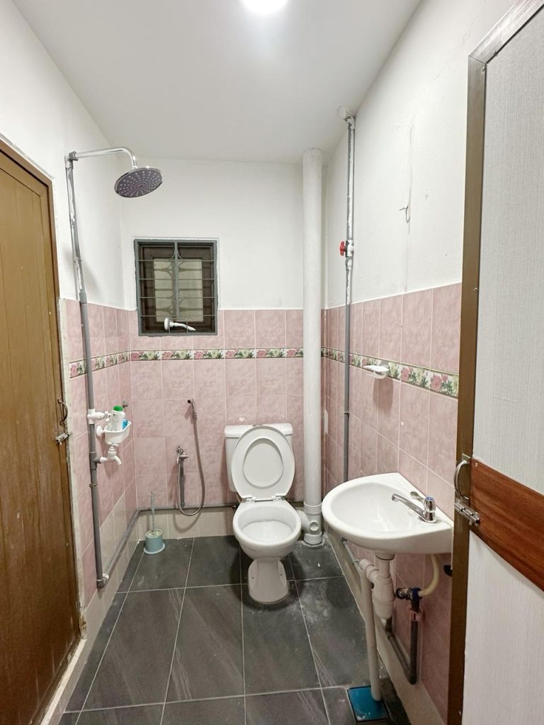 Homestay in Serdang, Seri Kembangan. Close to UPM, MAEPS, MARDI, Hospital Serdang, UNITEN, and IOI CITY MALL, all within a 10-minute drive