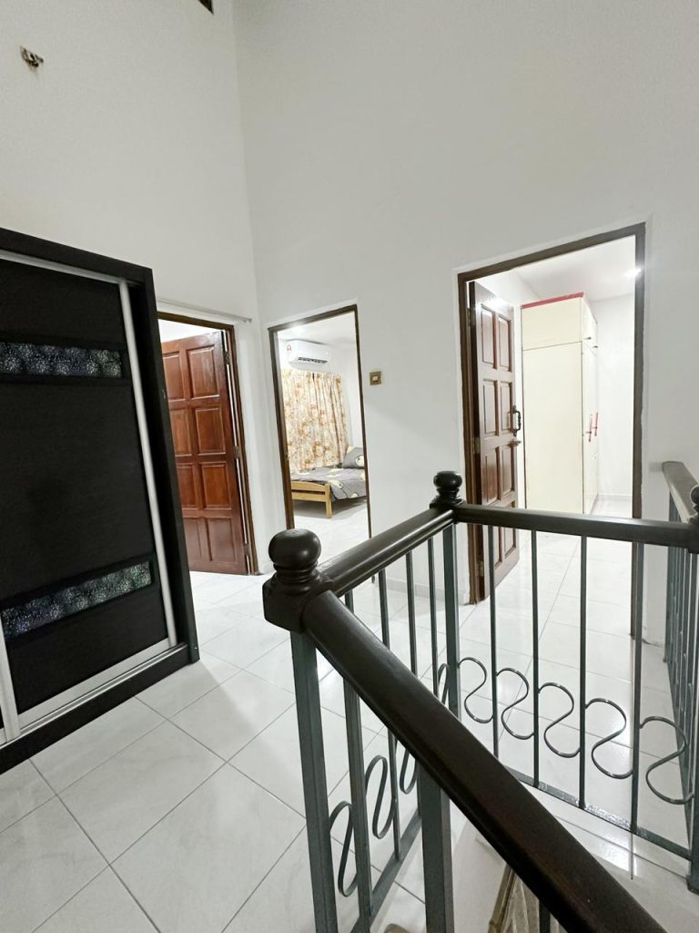Homestay in Serdang, Seri Kembangan. Close to UPM, MAEPS, MARDI, Hospital Serdang, UNITEN, and IOI CITY MALL, all within a 10-minute drive