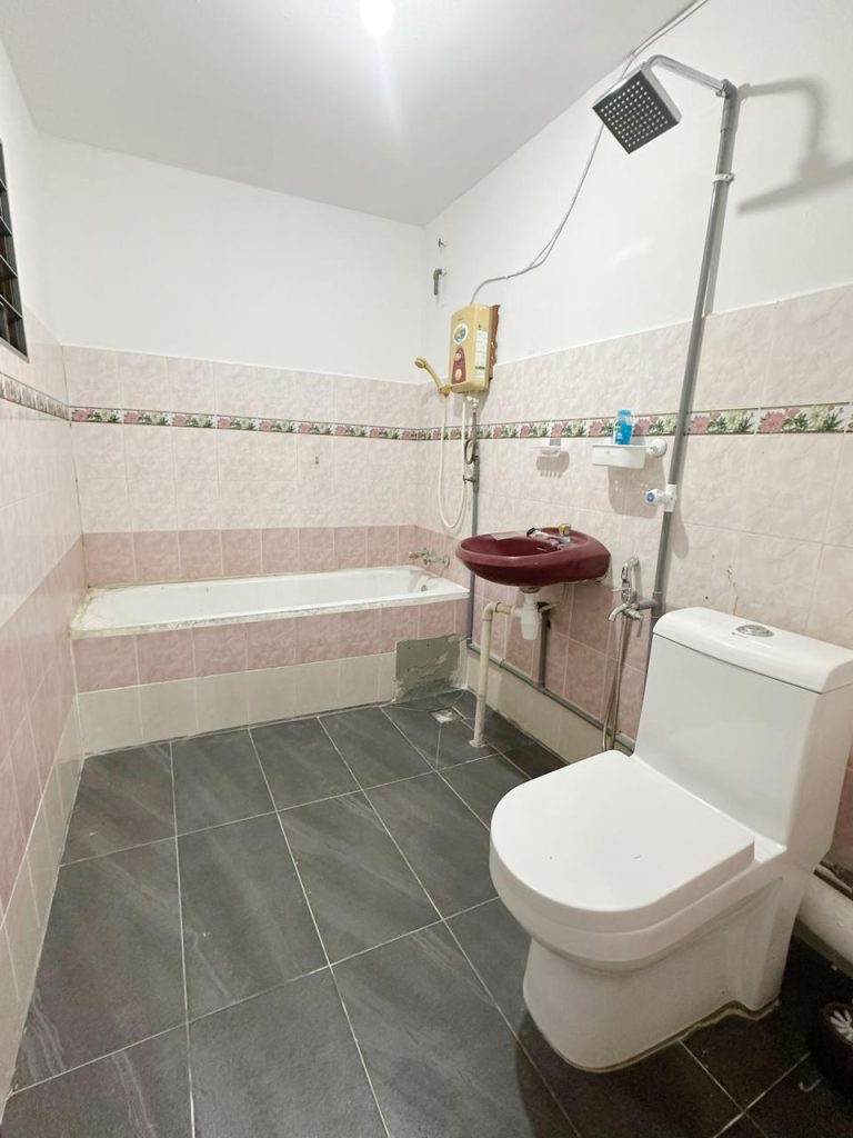 Homestay in Serdang, Seri Kembangan. Close to UPM, MAEPS, MARDI, Hospital Serdang, UNITEN, and IOI CITY MALL, all within a 10-minute drive