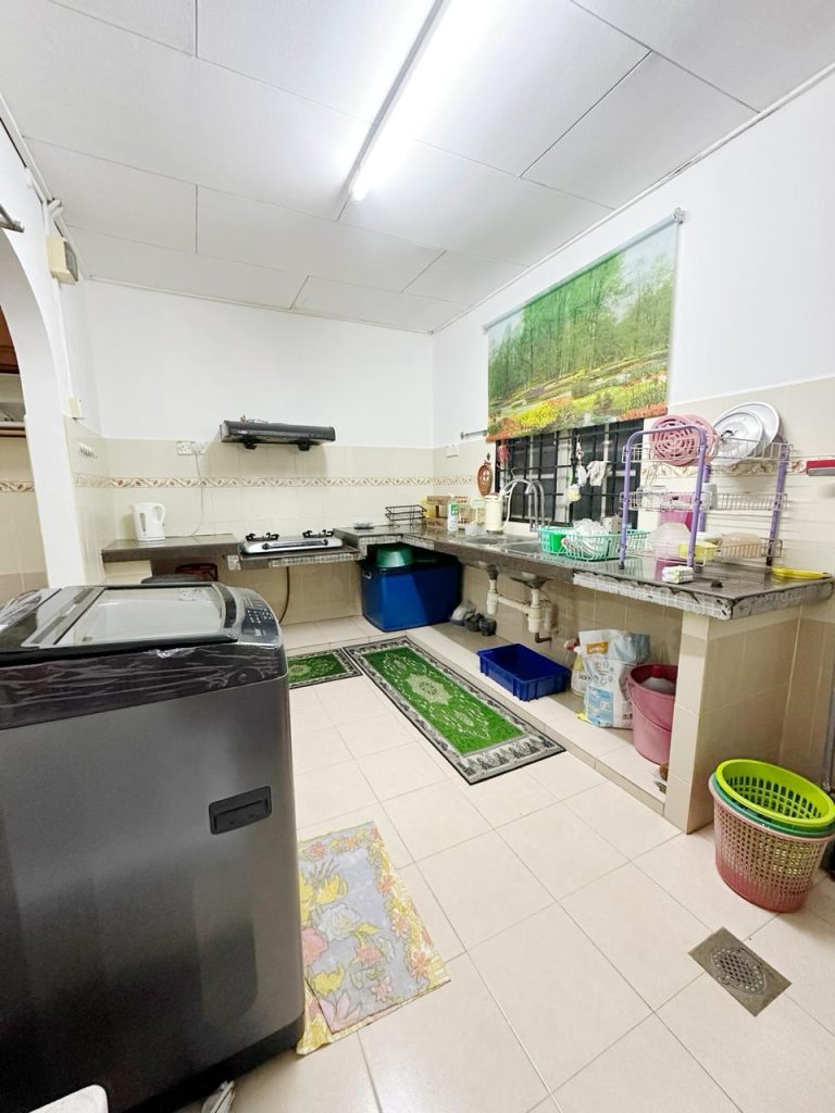 Homestay in Serdang, Seri Kembangan. Close to UPM, MAEPS, MARDI, Hospital Serdang, UNITEN, and IOI CITY MALL, all within a 10-minute drive