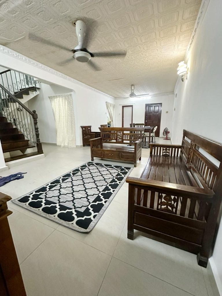 Homestay in Serdang, Seri Kembangan. Close to UPM, MAEPS, MARDI, Hospital Serdang, UNITEN, and IOI CITY MALL, all within a 10-minute drive