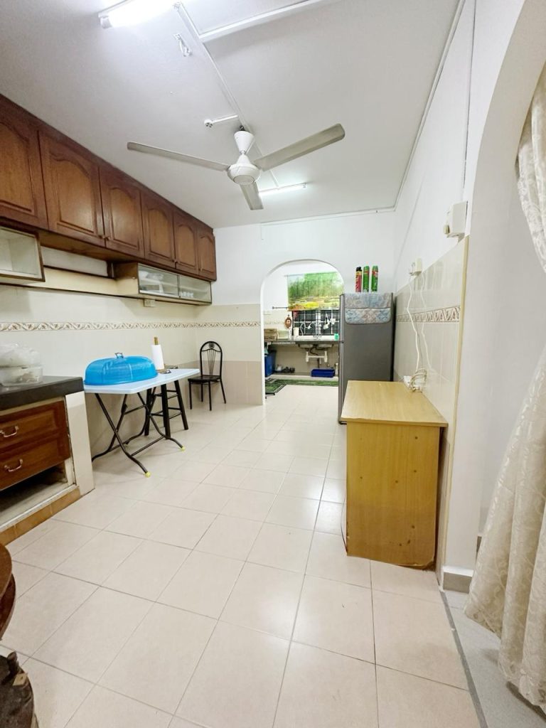 Homestay in Serdang, Seri Kembangan. Close to UPM, MAEPS, MARDI, Hospital Serdang, UNITEN, and IOI CITY MALL, all within a 10-minute drive