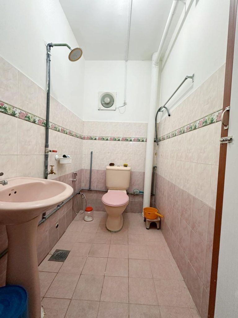 Homestay in Serdang, Seri Kembangan. Close to UPM, MAEPS, MARDI, Hospital Serdang, UNITEN, and IOI CITY MALL, all within a 10-minute drive